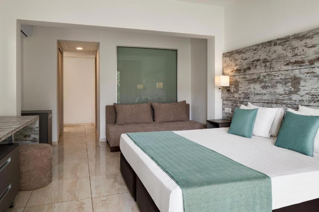 Freij Deluxe Adults Wing Hotel Agia Napa Buitenkant foto